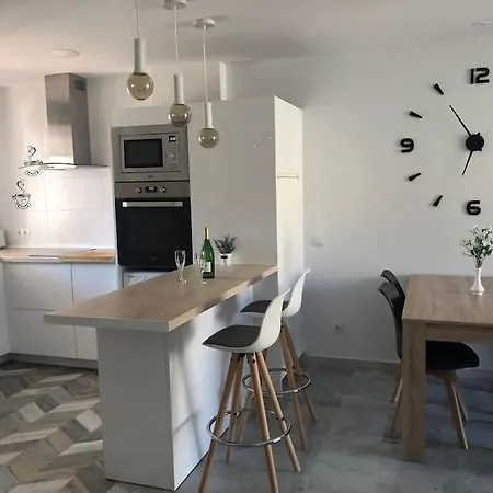 Encantador Residencial Con Piscina