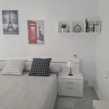Encantador Residencial Con Piscina Appartamento
