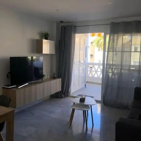 Encantador Residencial Con Piscina Appartamento